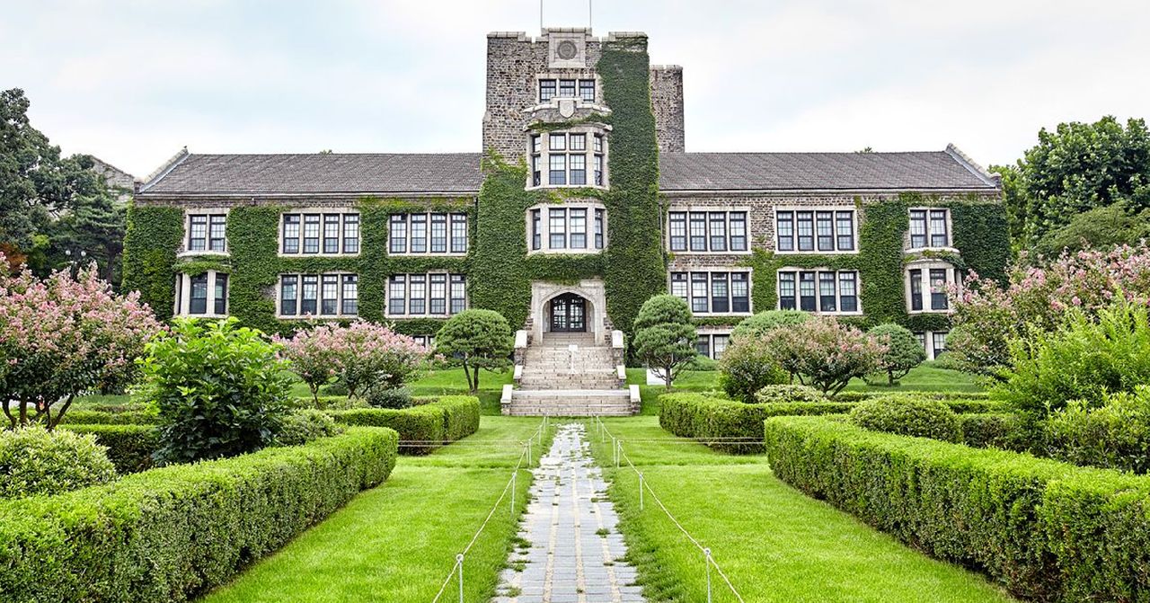 Truong-Dai-hoc-Yonsei-Bo-3-SKY-danh-gia-bac-nhat-Han-Quoc (1)